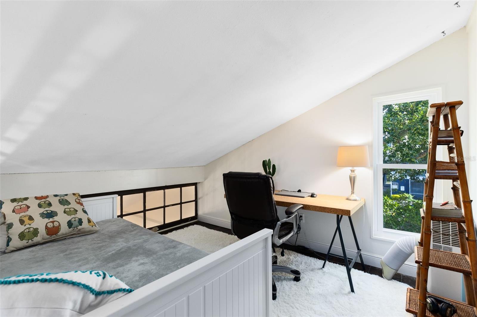 Image 23 of 46 For 2330 Narcissus Avenue