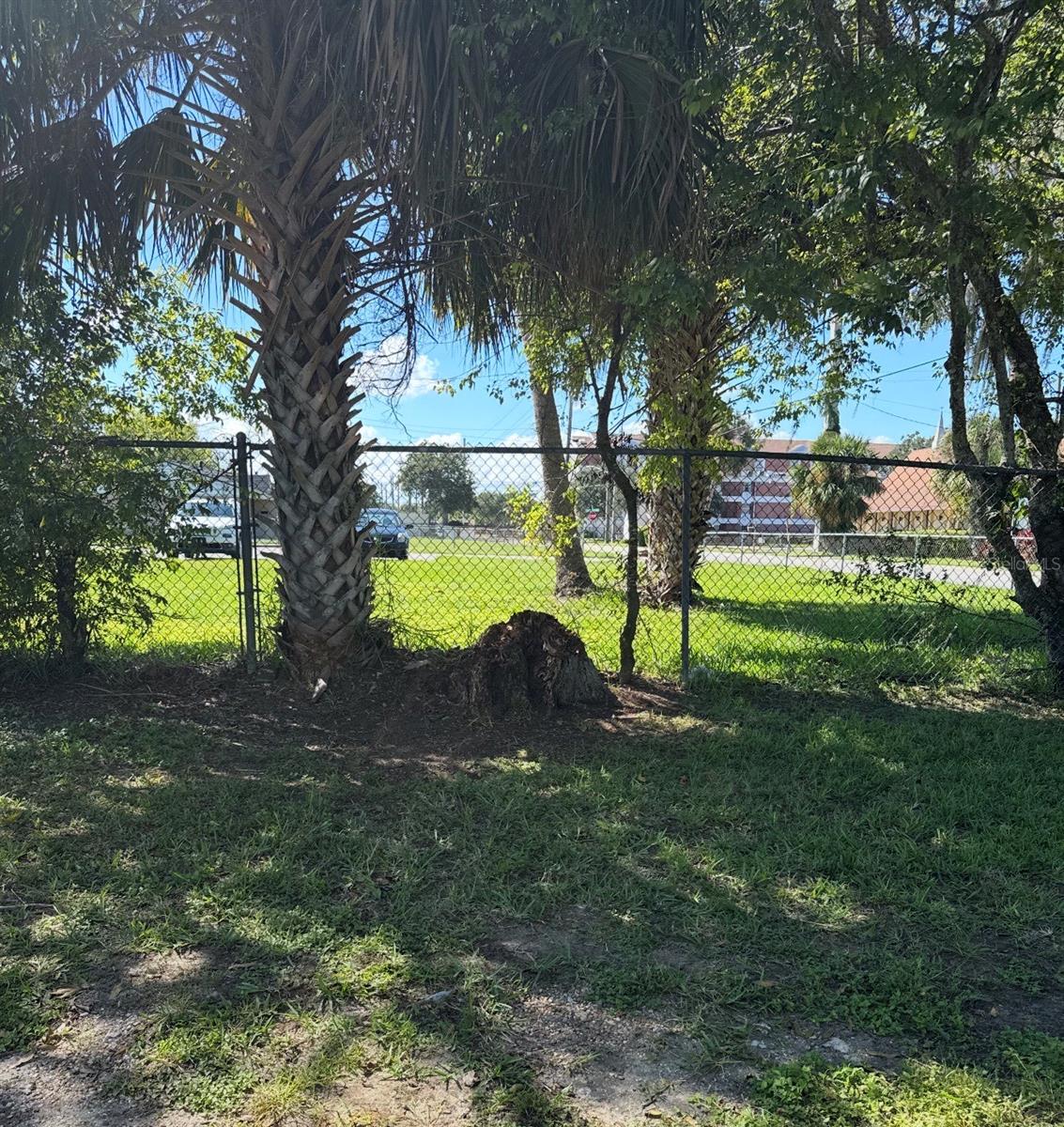 Image 14 of 14 For 555 Oak Street