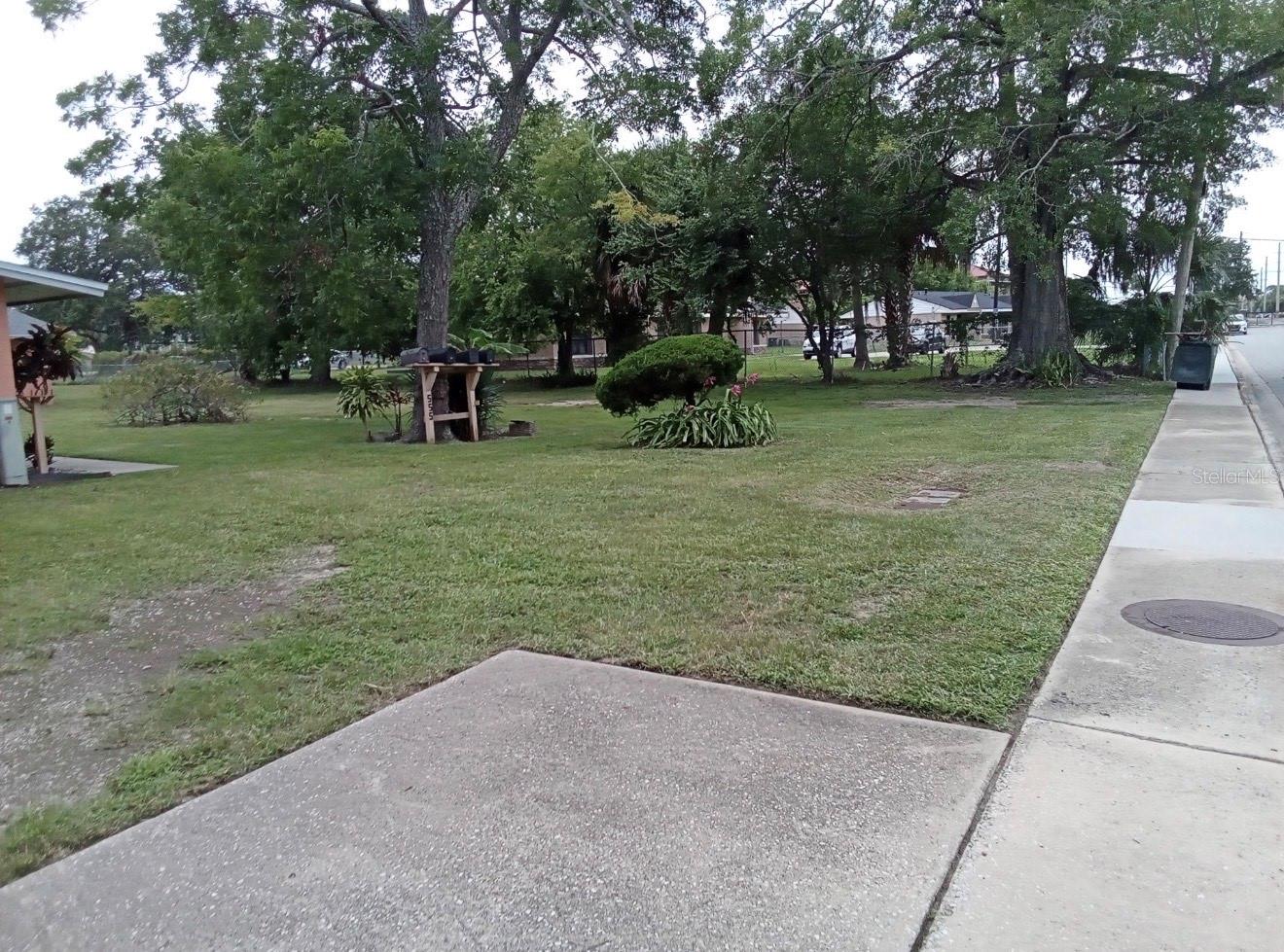 Image 7 of 14 For 555 Oak Street