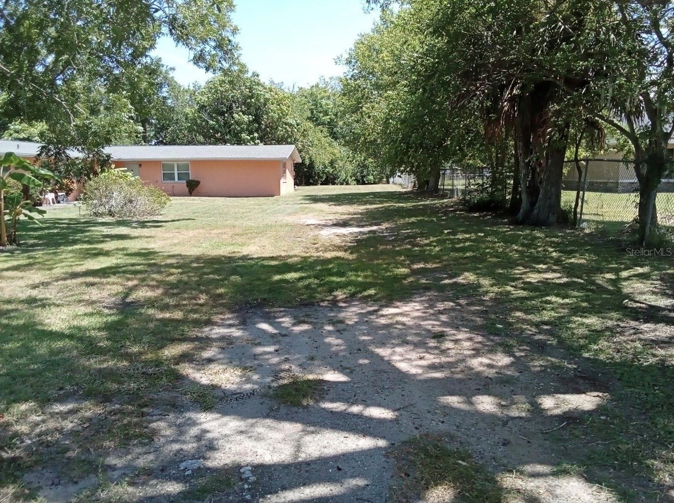 Image 8 of 14 For 555 Oak Street