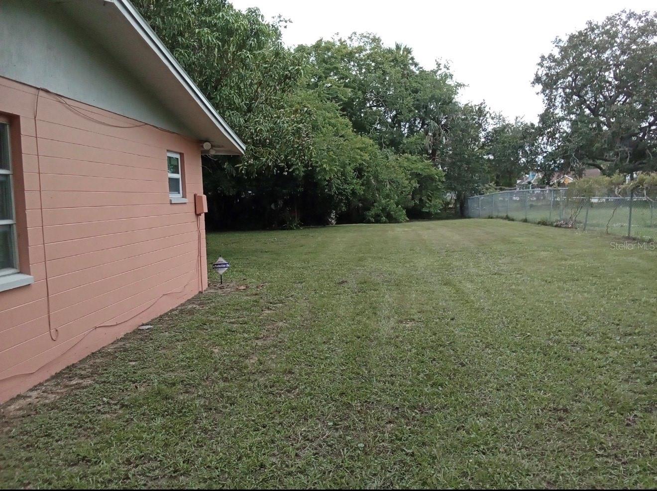 Image 9 of 14 For 555 Oak Street