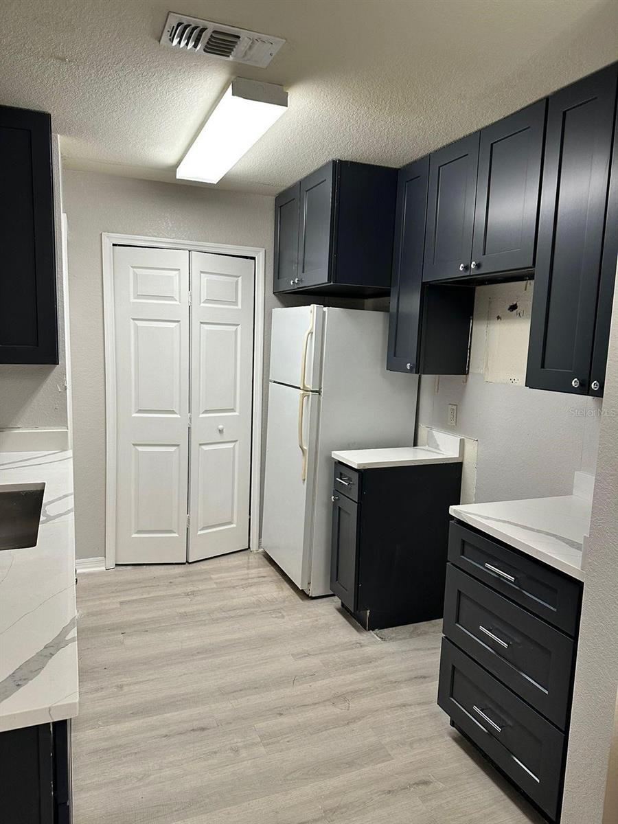 Image 10 of 17 For 5455 Vineland Road 3108