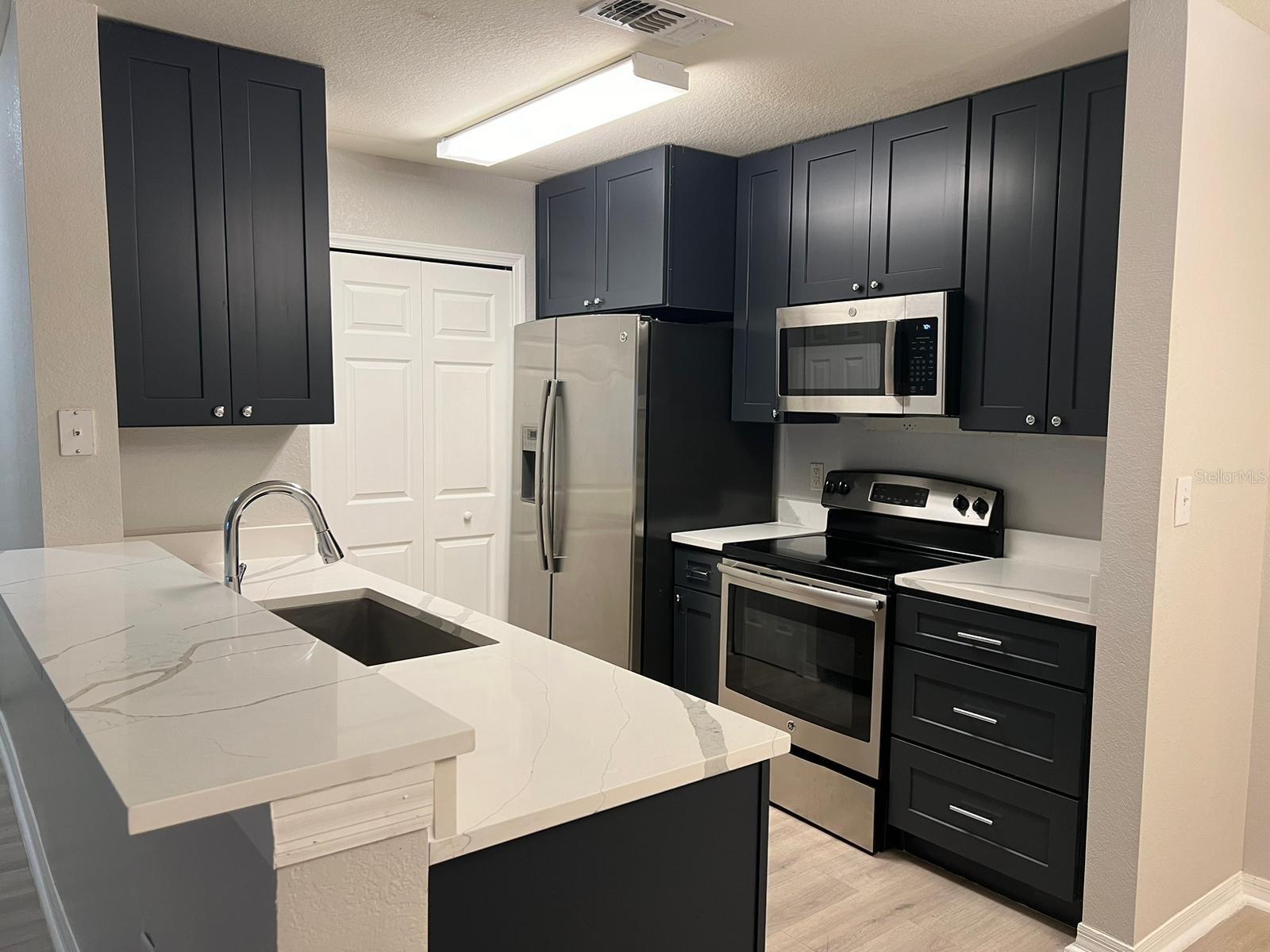 Image 3 of 17 For 5455 Vineland Road 3108