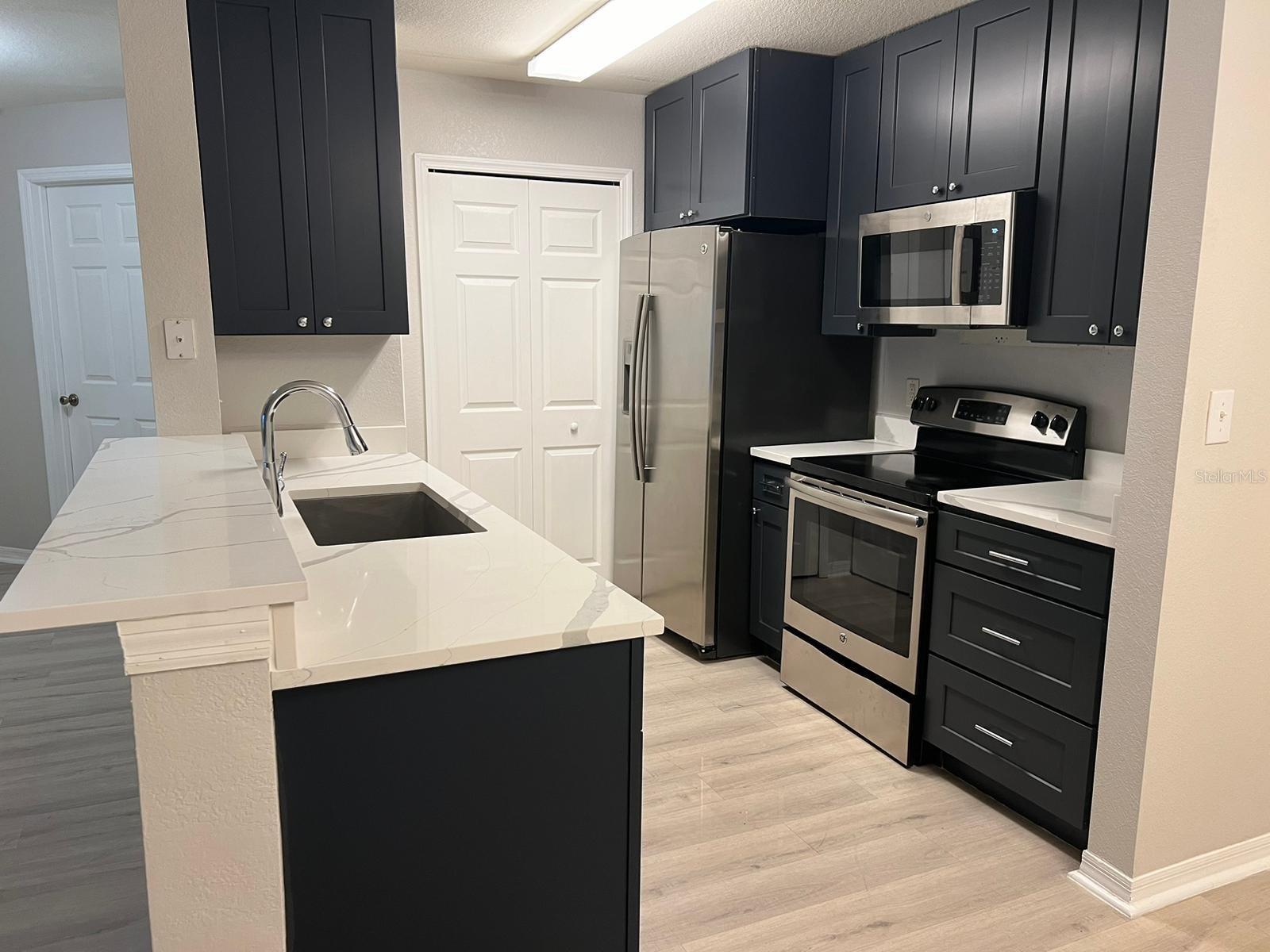 Image 4 of 17 For 5455 Vineland Road 3108