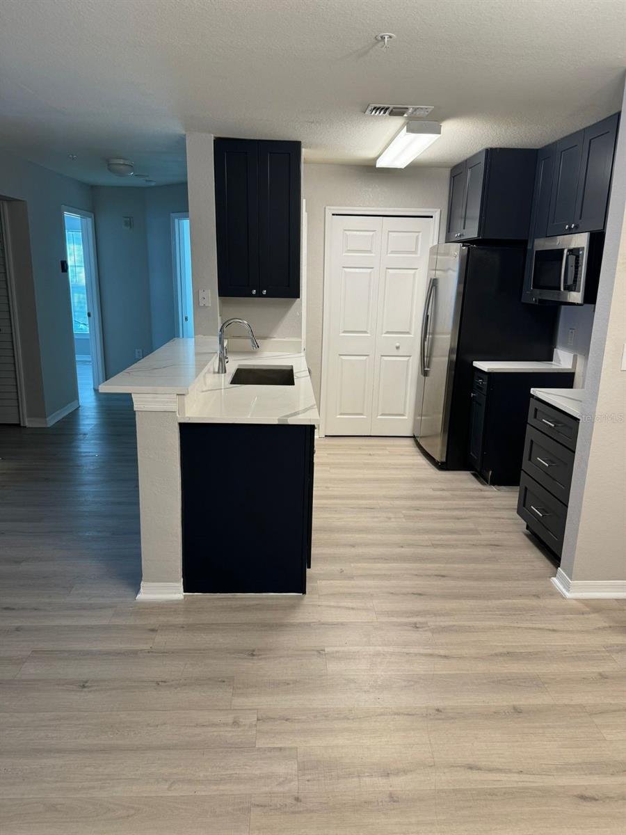 Image 7 of 17 For 5455 Vineland Road 3108