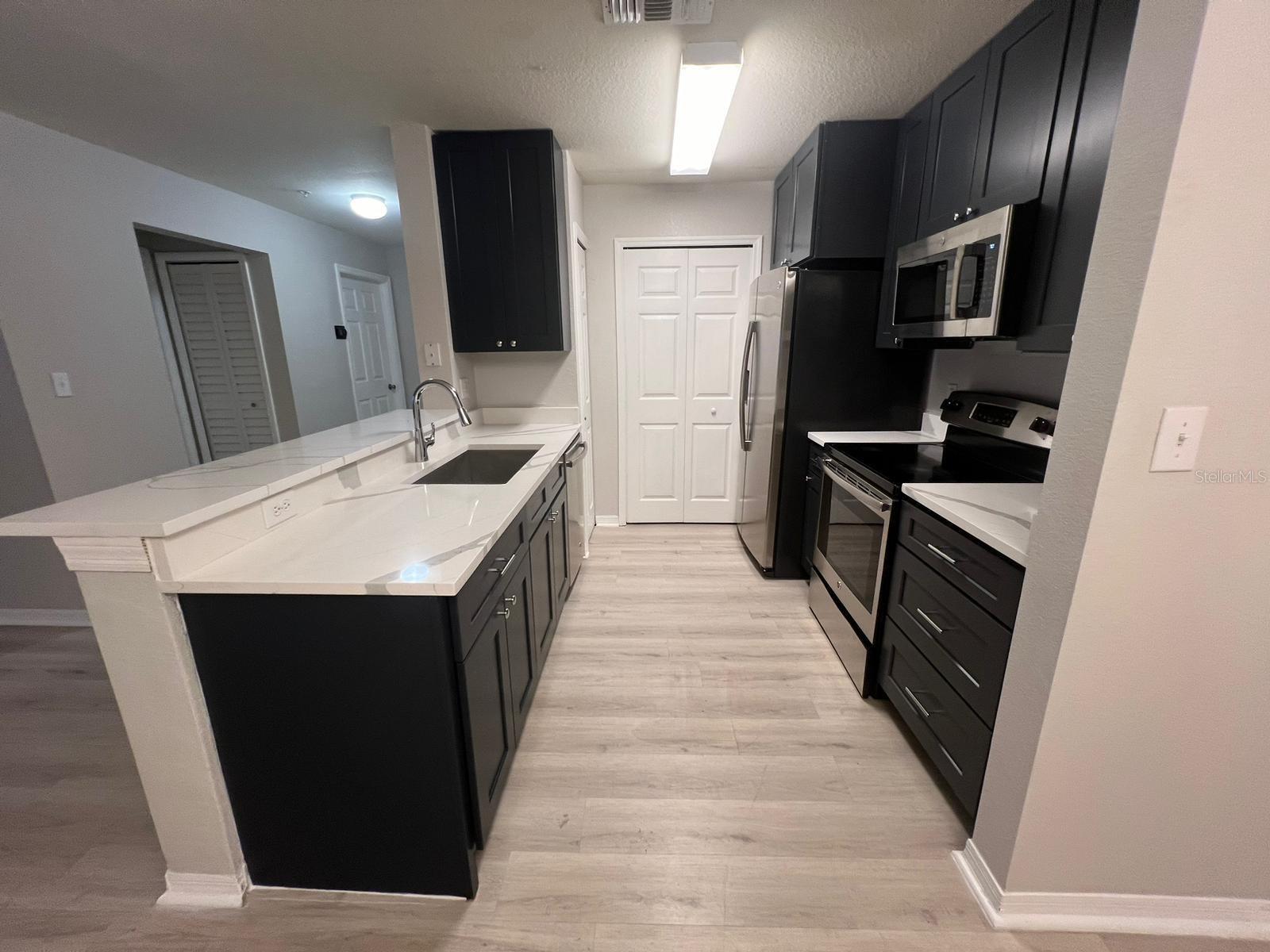 Image 8 of 17 For 5455 Vineland Road 3108