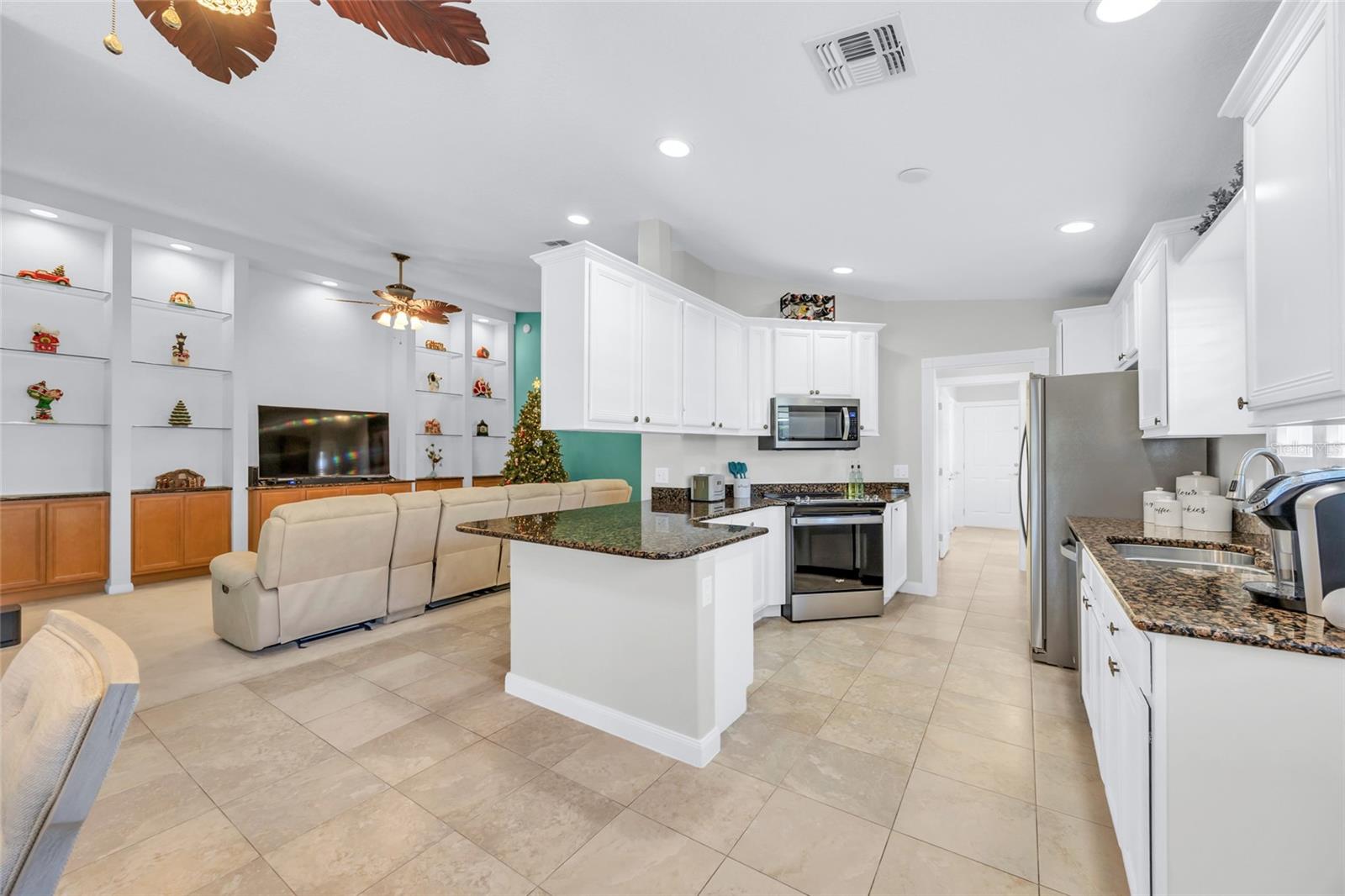 Image 10 of 61 For 11863 Fiore Drive