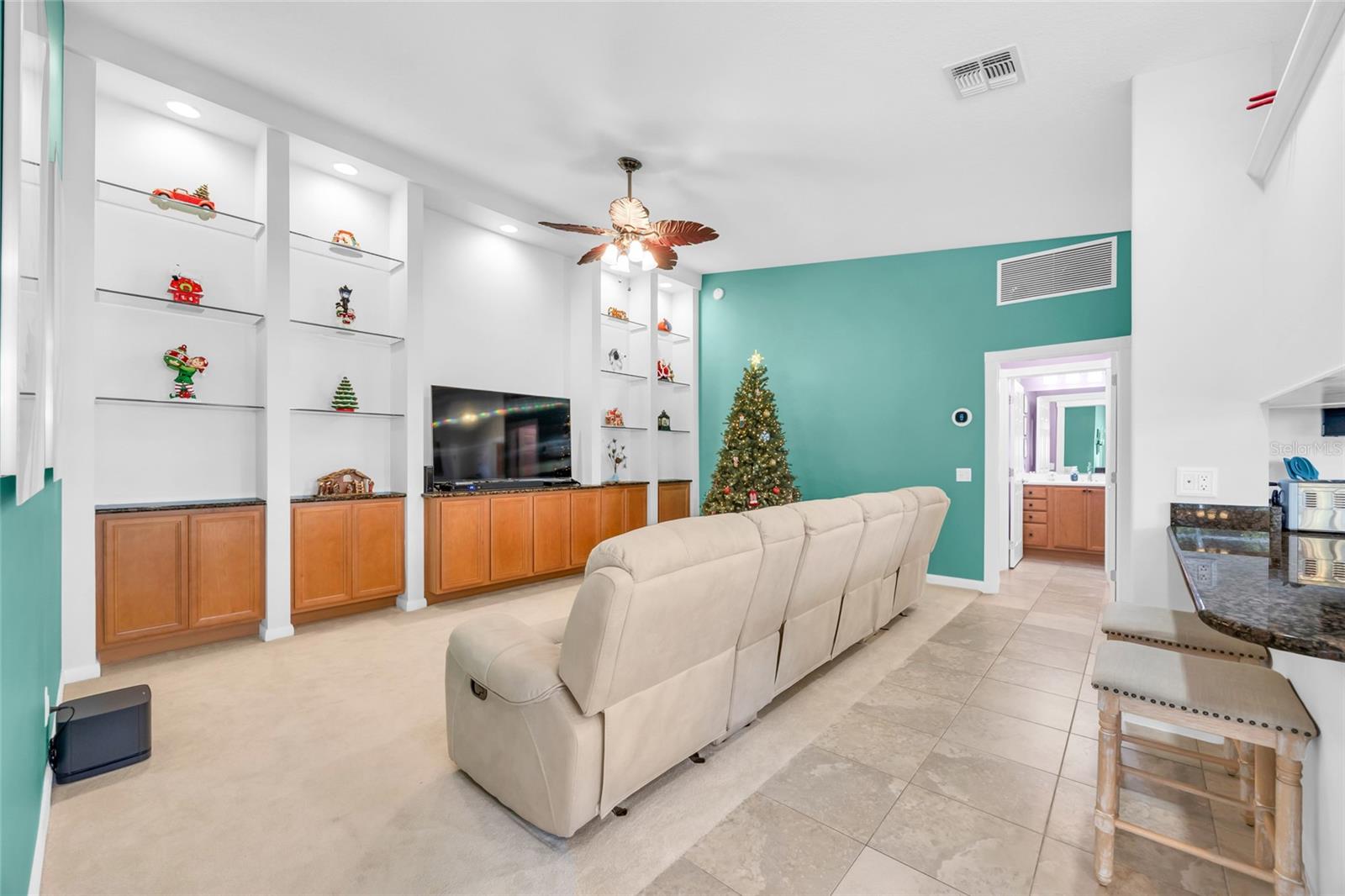 Image 15 of 61 For 11863 Fiore Drive