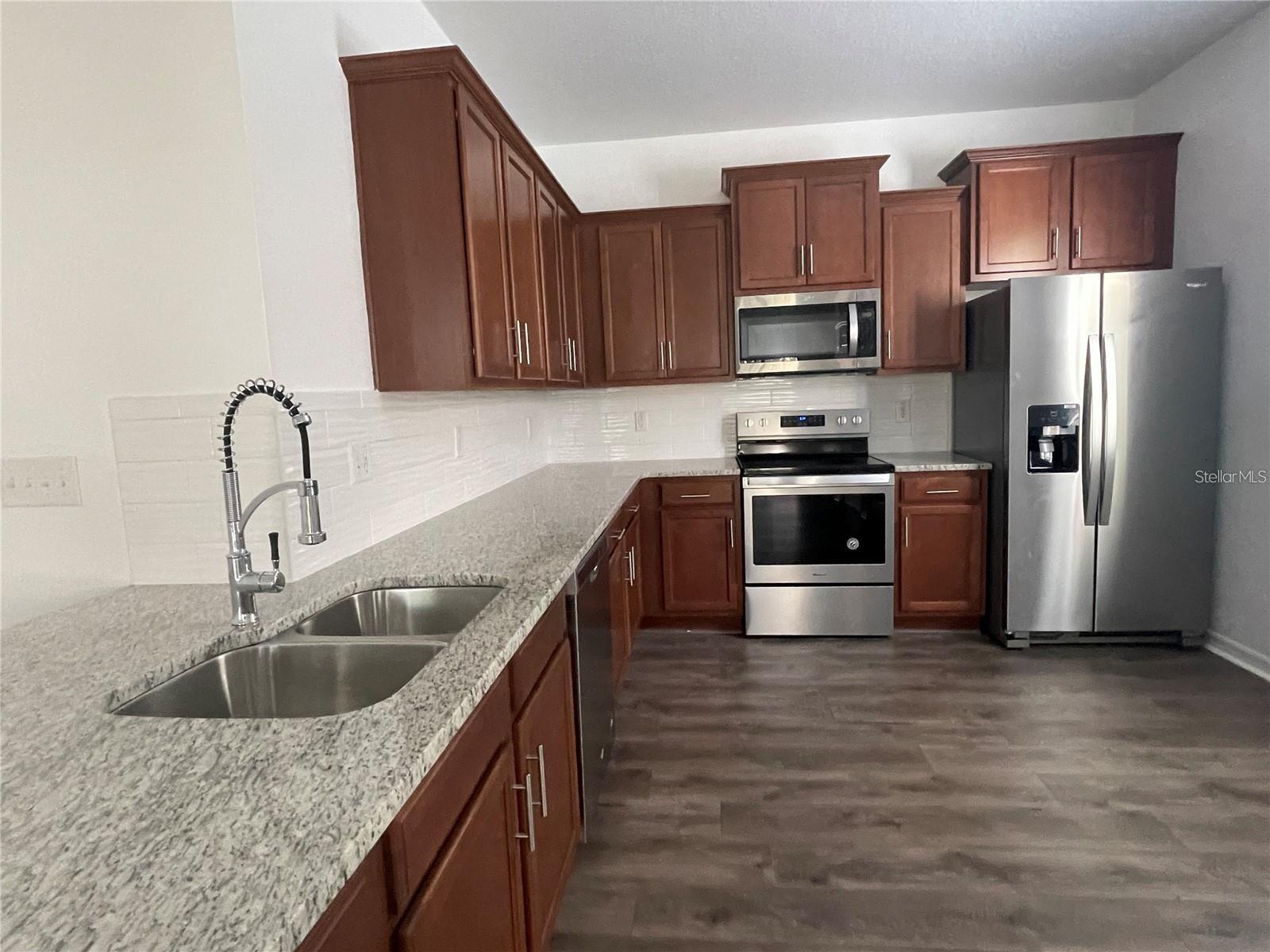 Image 6 of 31 For 3739 Seneca Club Loop A