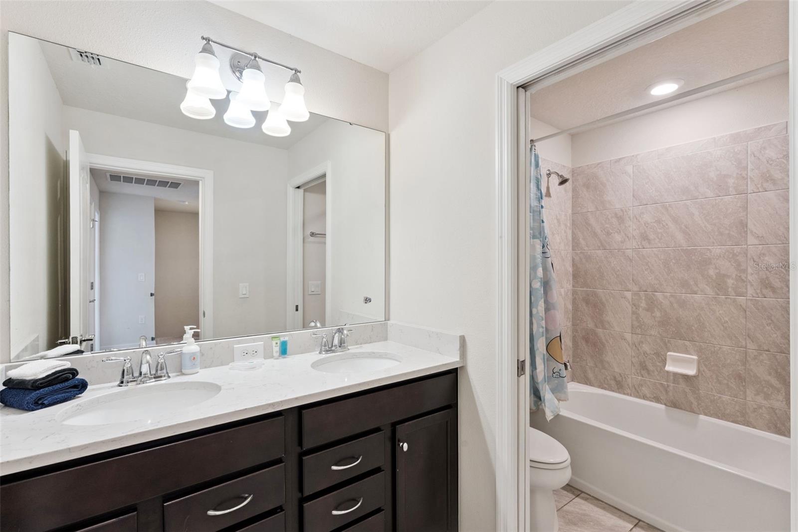 Image 31 of 62 For 7163 Oakmoss Loop