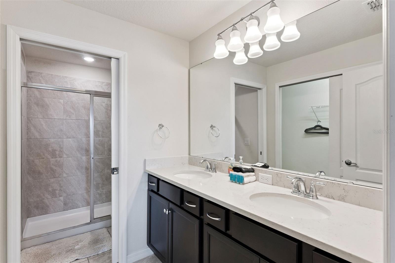 Image 32 of 62 For 7163 Oakmoss Loop