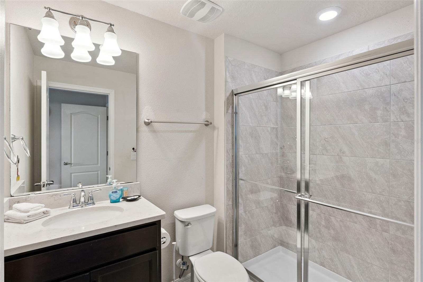 Image 33 of 62 For 7163 Oakmoss Loop