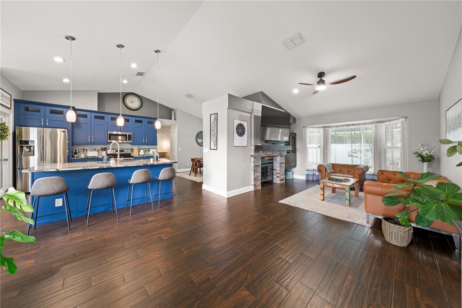 Image 11 of 52 For 7507 Whisper Woods Court