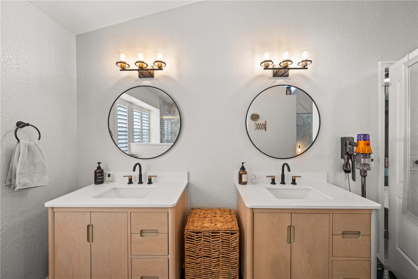 Image 26 of 52 For 7507 Whisper Woods Court