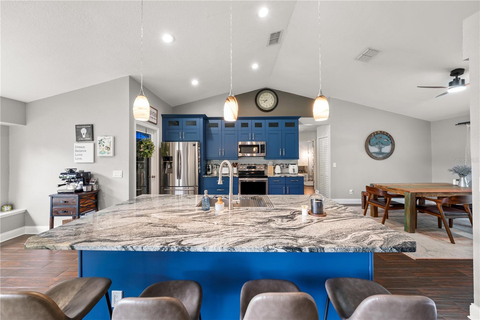 Image 7 of 52 For 7507 Whisper Woods Court