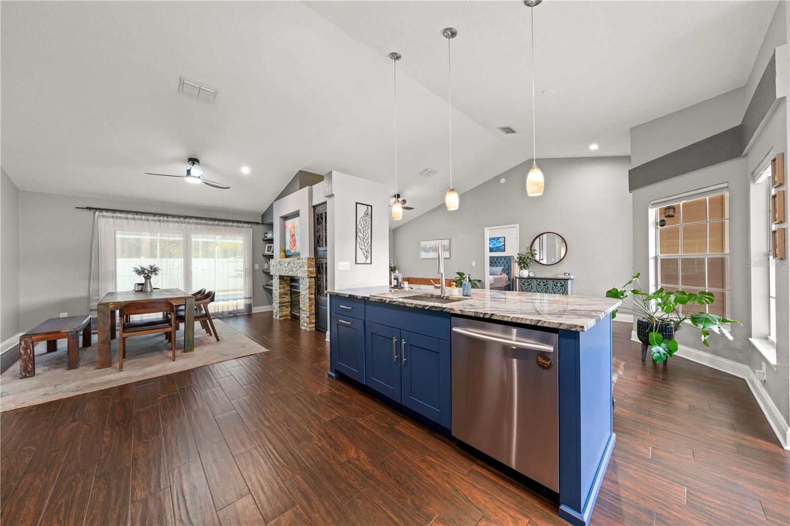 Image 9 of 52 For 7507 Whisper Woods Court