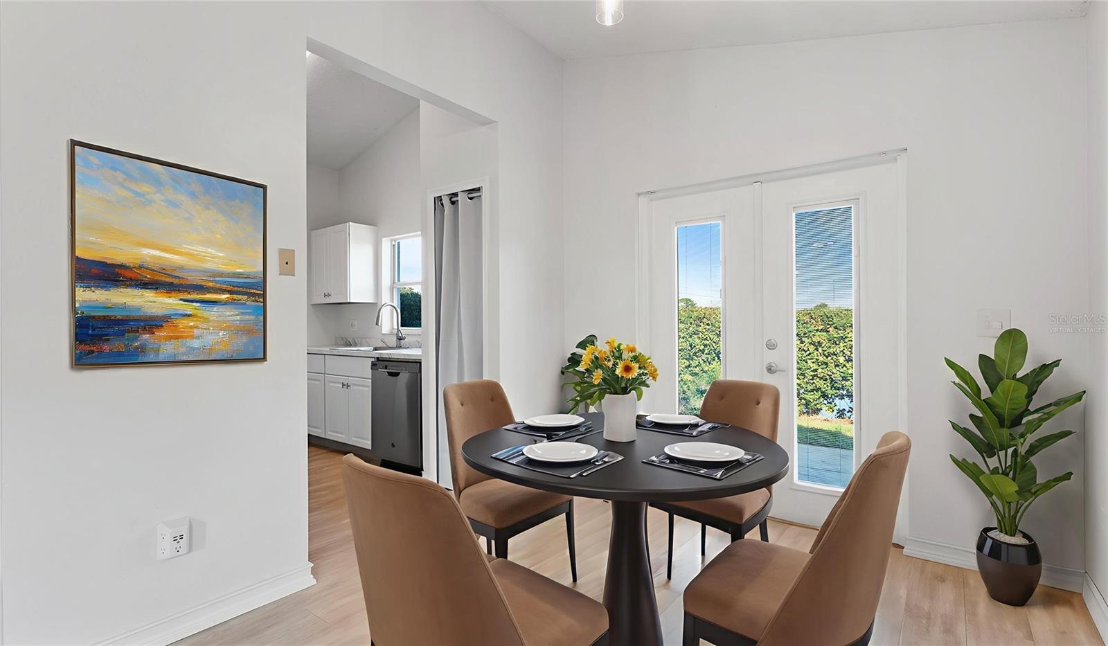 Image 4 of 27 For 11029 Einbender Road