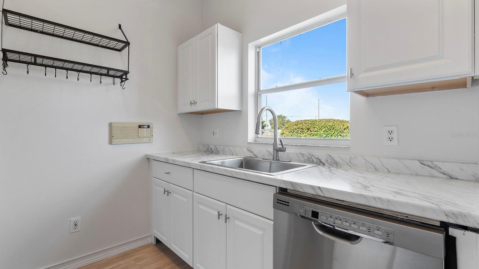 Image 6 of 27 For 11029 Einbender Road