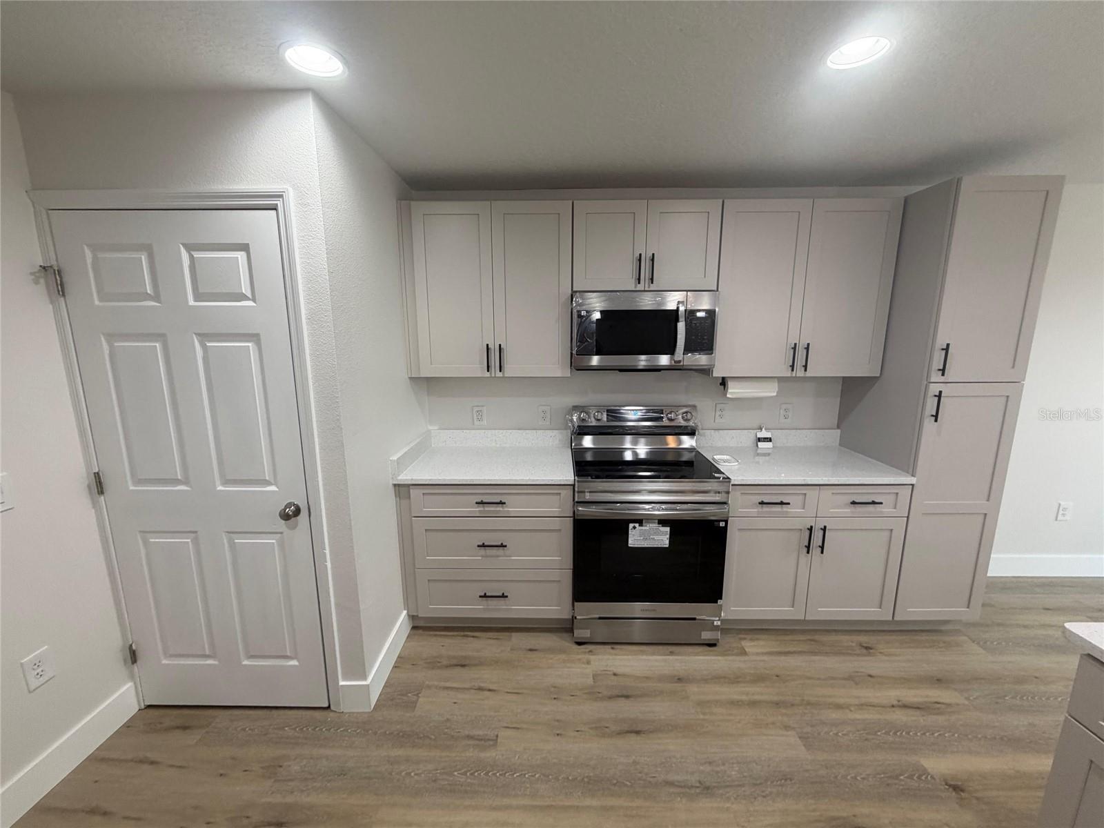 Image 12 of 36 For 412 Tarpon Street