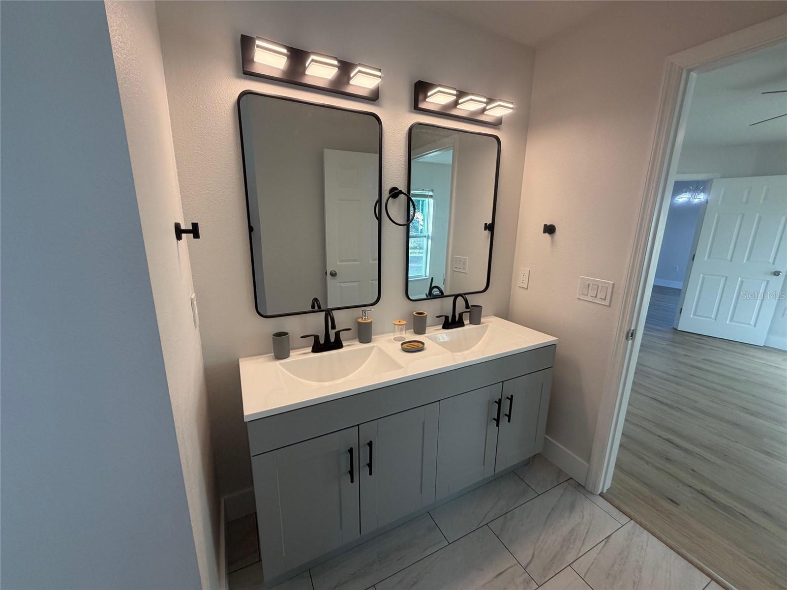 Image 21 of 36 For 412 Tarpon Street