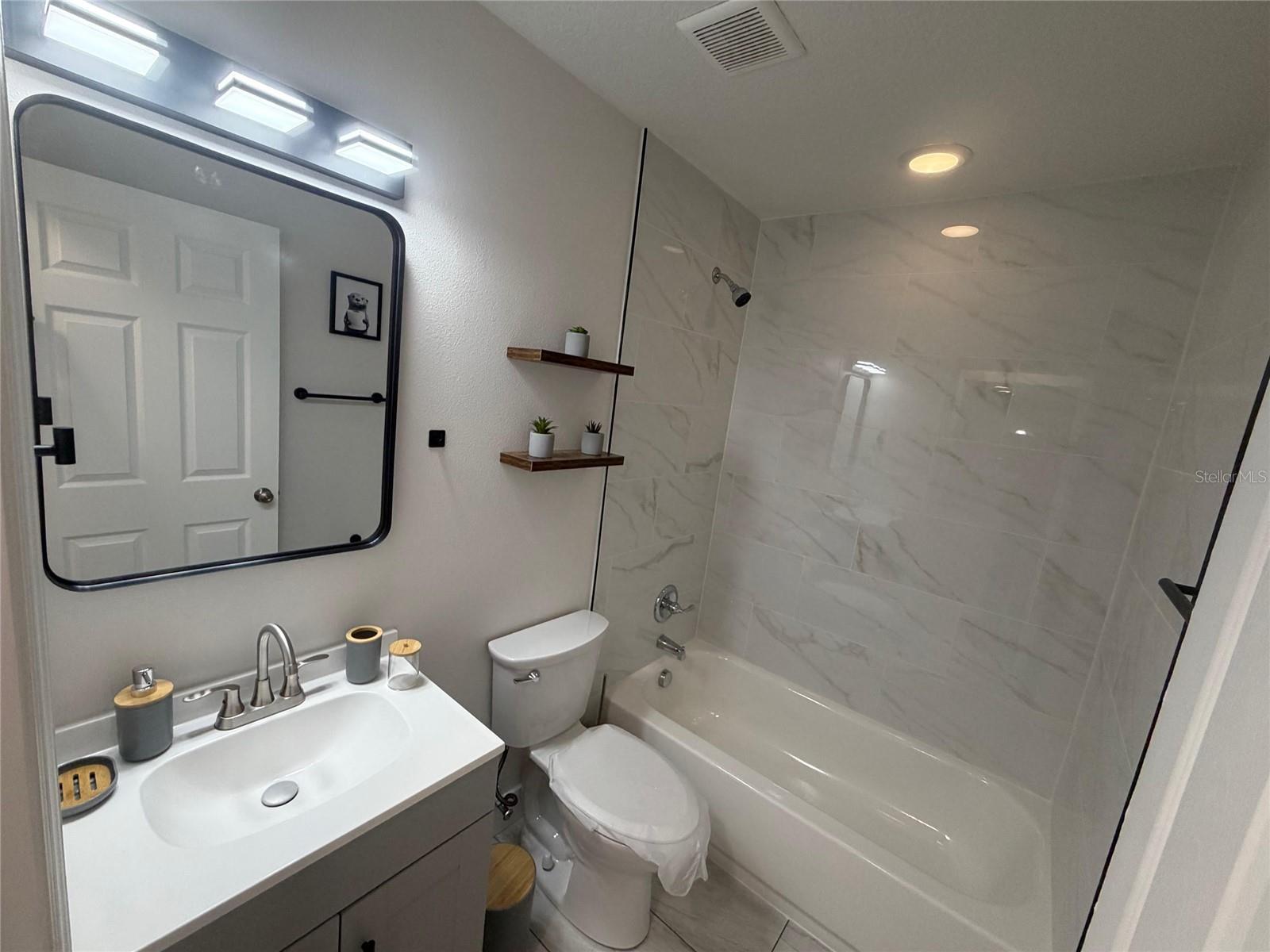 Image 25 of 36 For 412 Tarpon Street