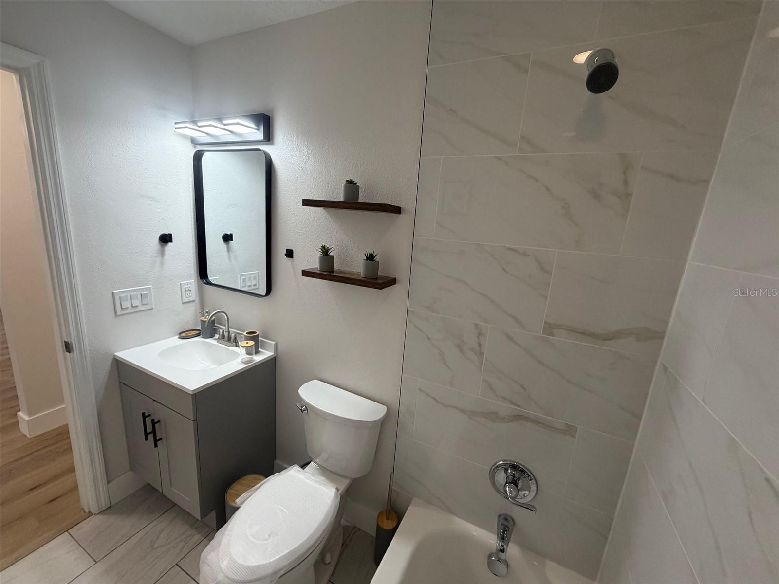 Image 27 of 36 For 412 Tarpon Street