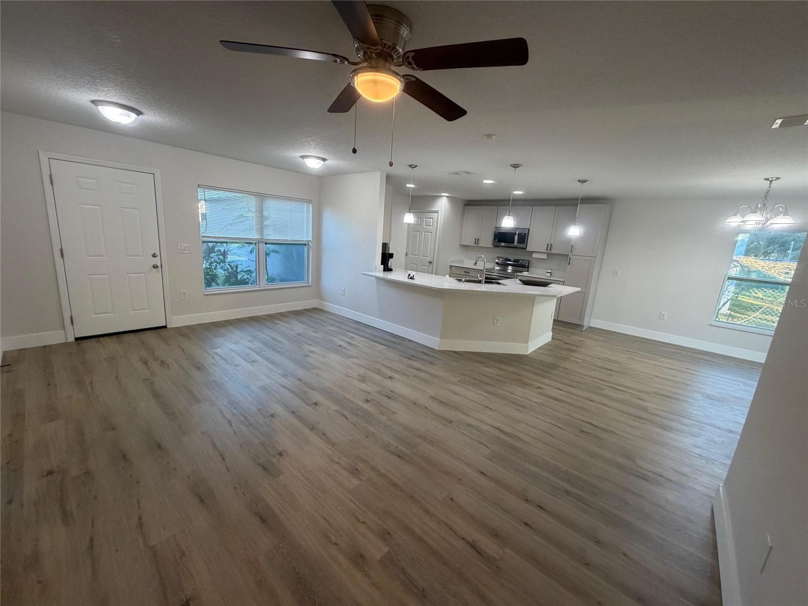 Image 5 of 36 For 412 Tarpon Street