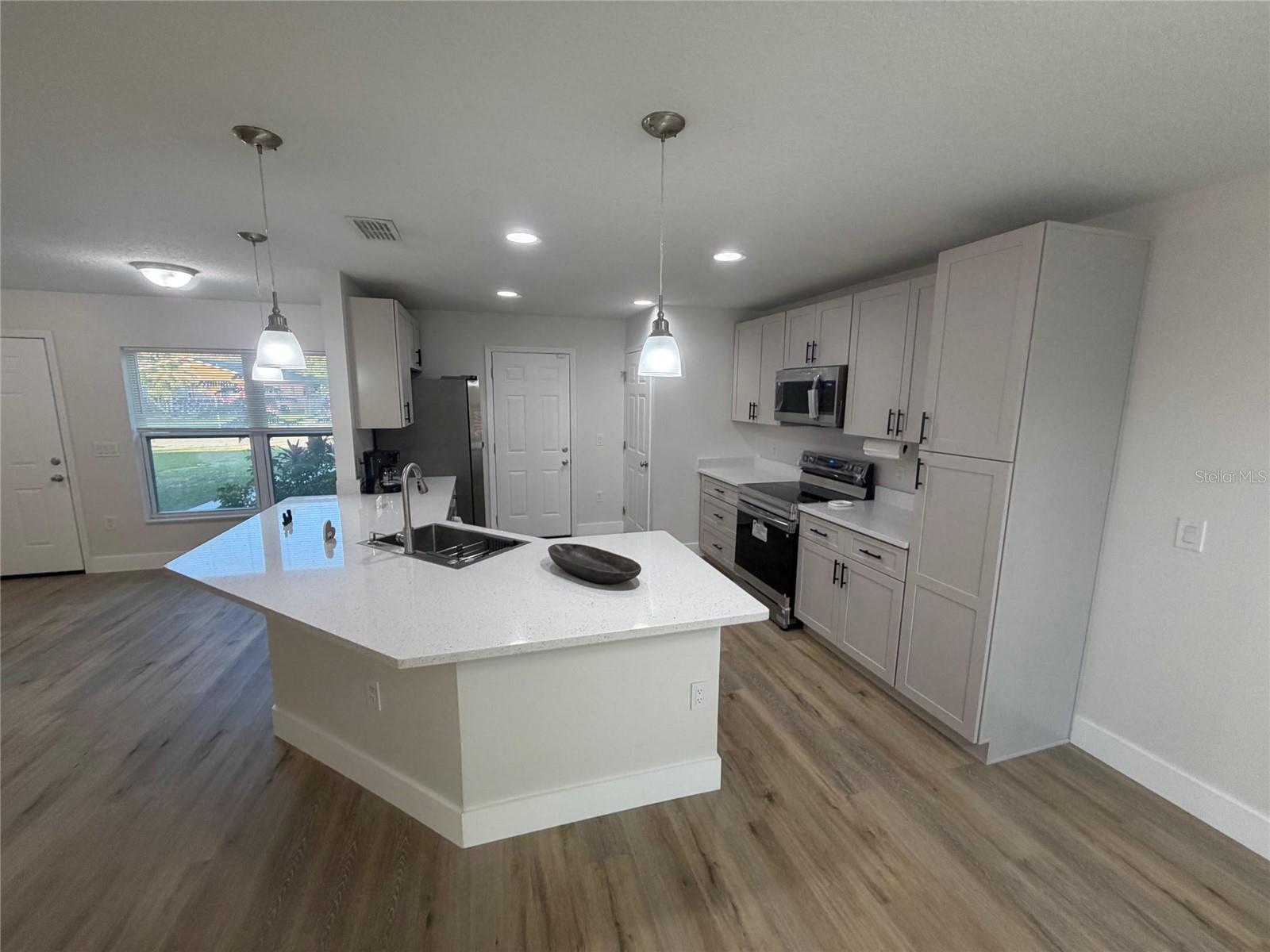 Image 7 of 36 For 412 Tarpon Street