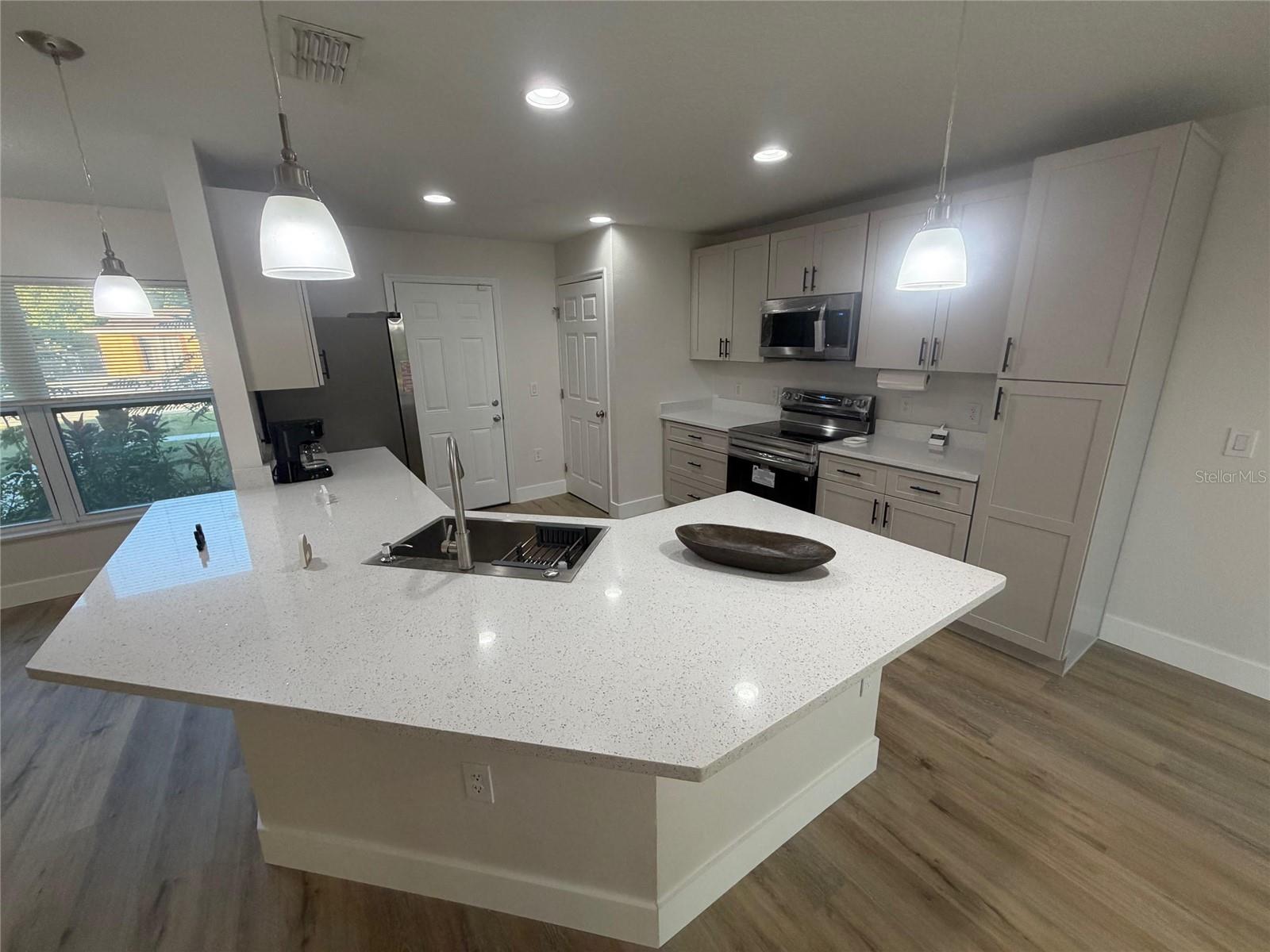 Image 8 of 36 For 412 Tarpon Street