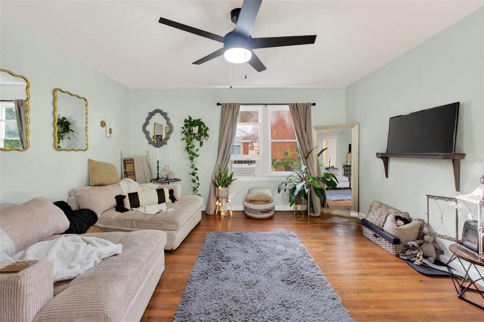 Image 11 of 71 For 115 Palm Place