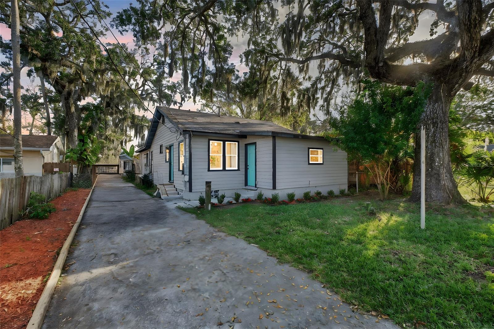 Image 2 of 71 For 115 Palm Place