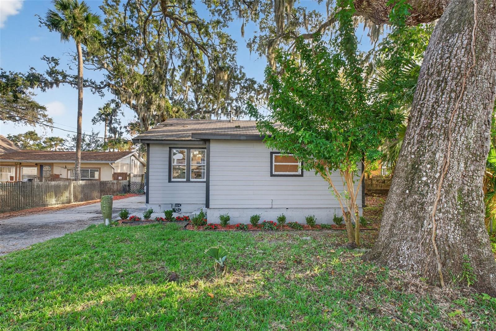 Image 3 of 71 For 115 Palm Place