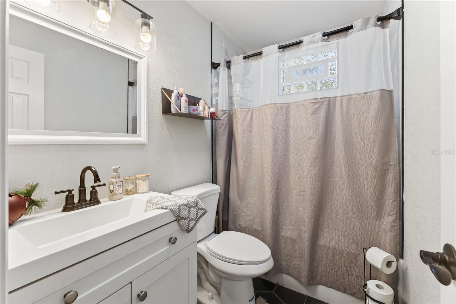 Image 31 of 71 For 115 Palm Place