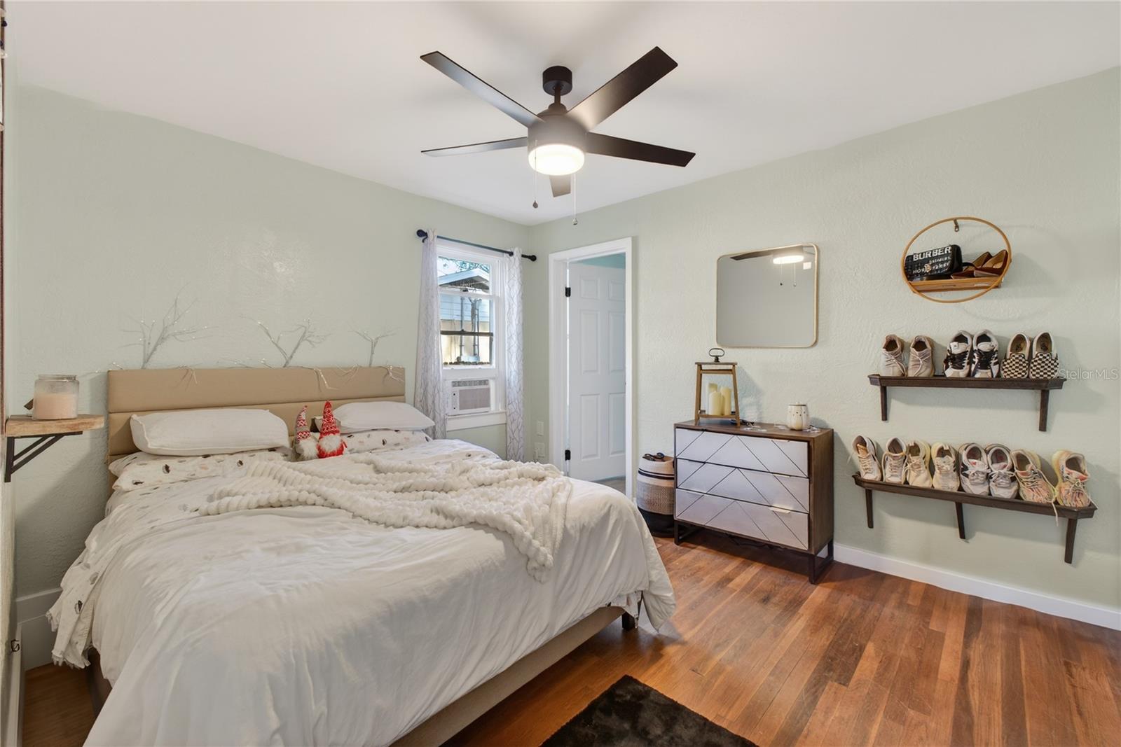 Image 32 of 71 For 115 Palm Place