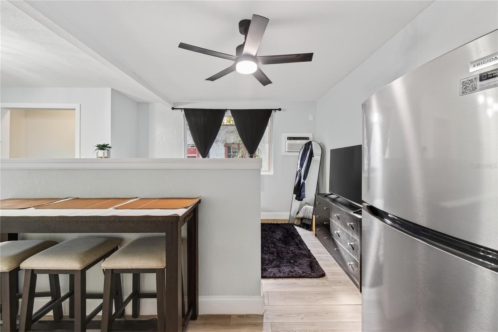 Image 46 of 71 For 115 Palm Place