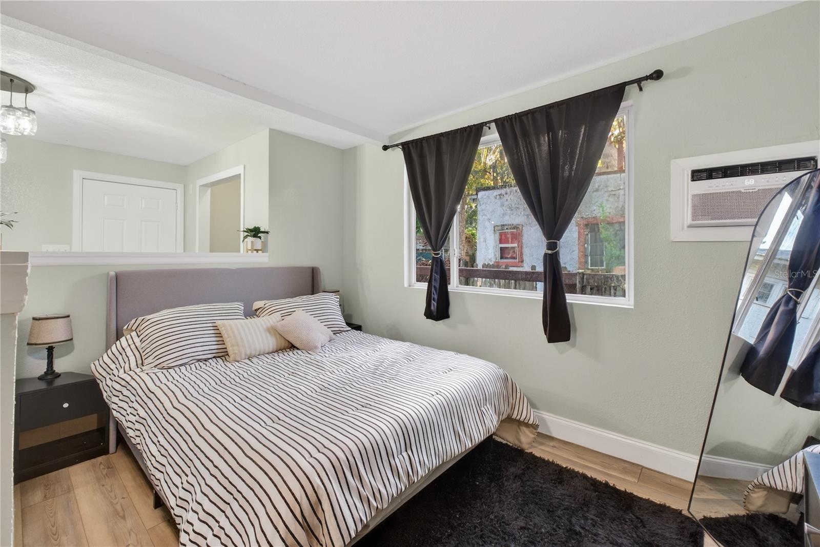 Image 47 of 71 For 115 Palm Place