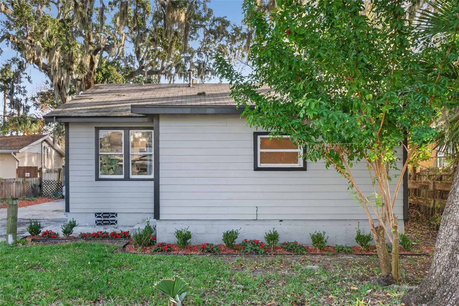 Image 5 of 71 For 115 Palm Place