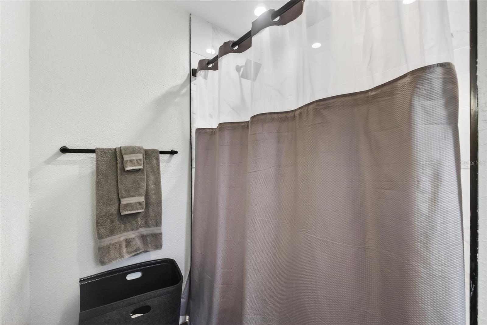 Image 52 of 71 For 115 Palm Place