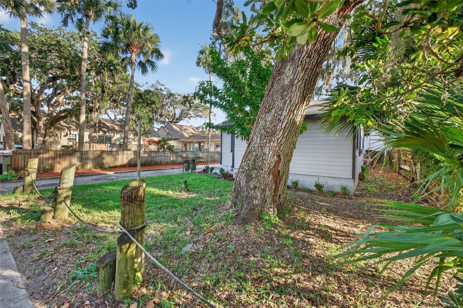 Image 6 of 71 For 115 Palm Place