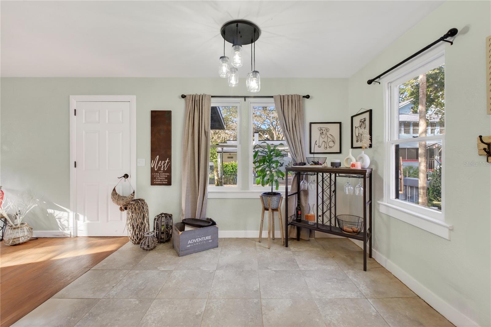 Image 8 of 71 For 115 Palm Place