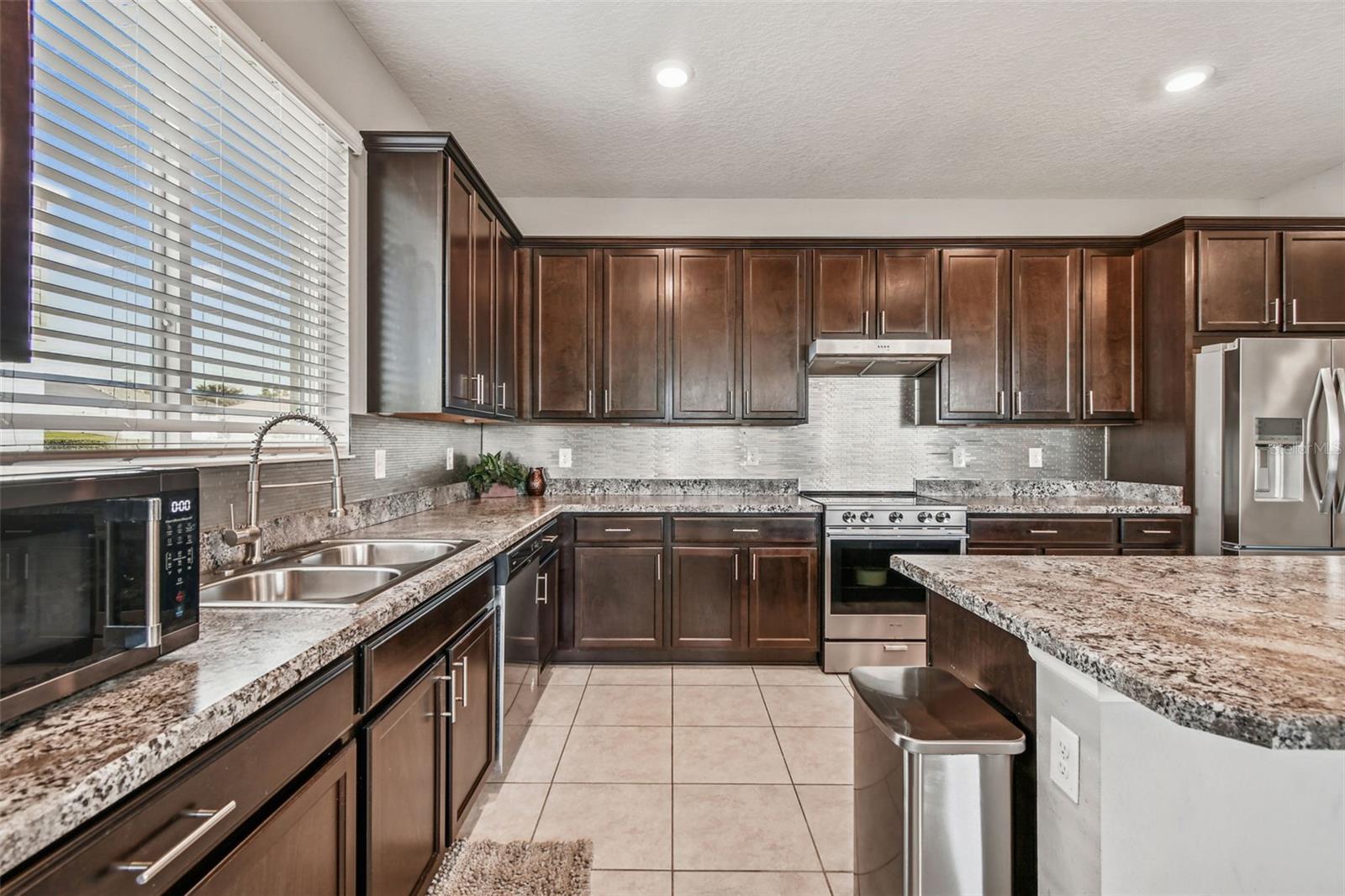 Image 15 of 74 For 2305 Gladiolus Lane