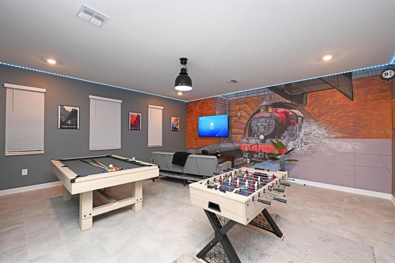 Image 10 of 100 For 2956 Penelope Loop