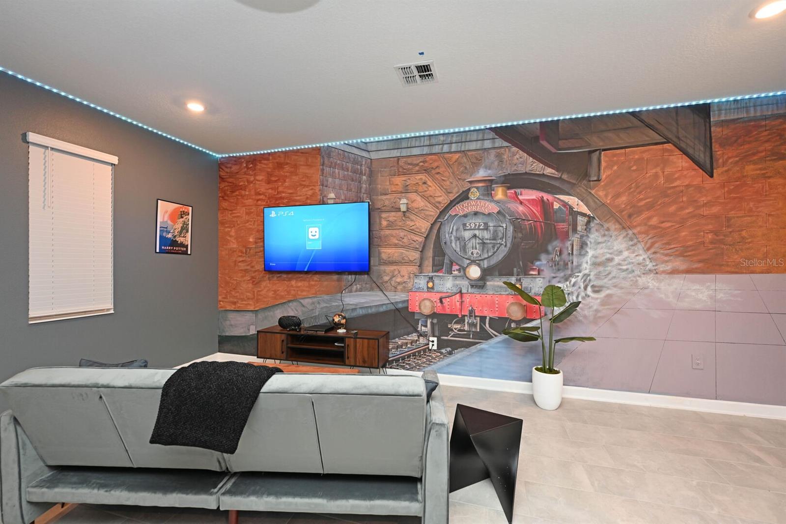 Image 12 of 100 For 2956 Penelope Loop