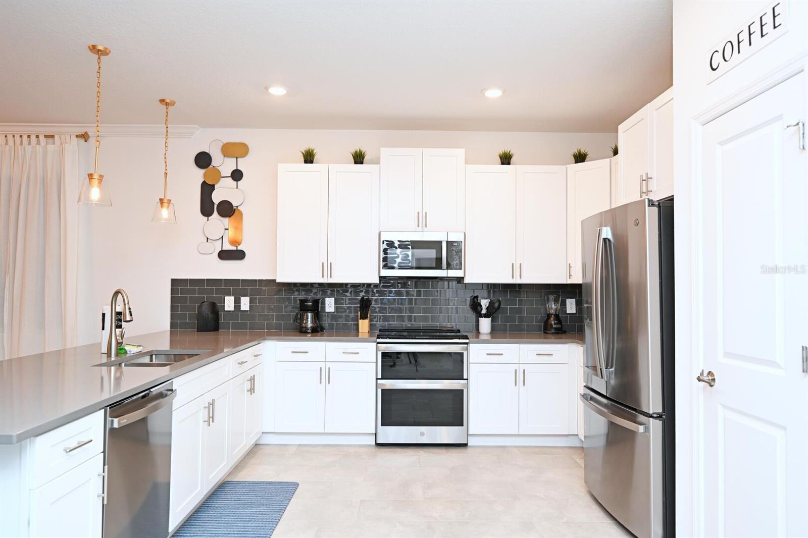 Image 24 of 100 For 2956 Penelope Loop