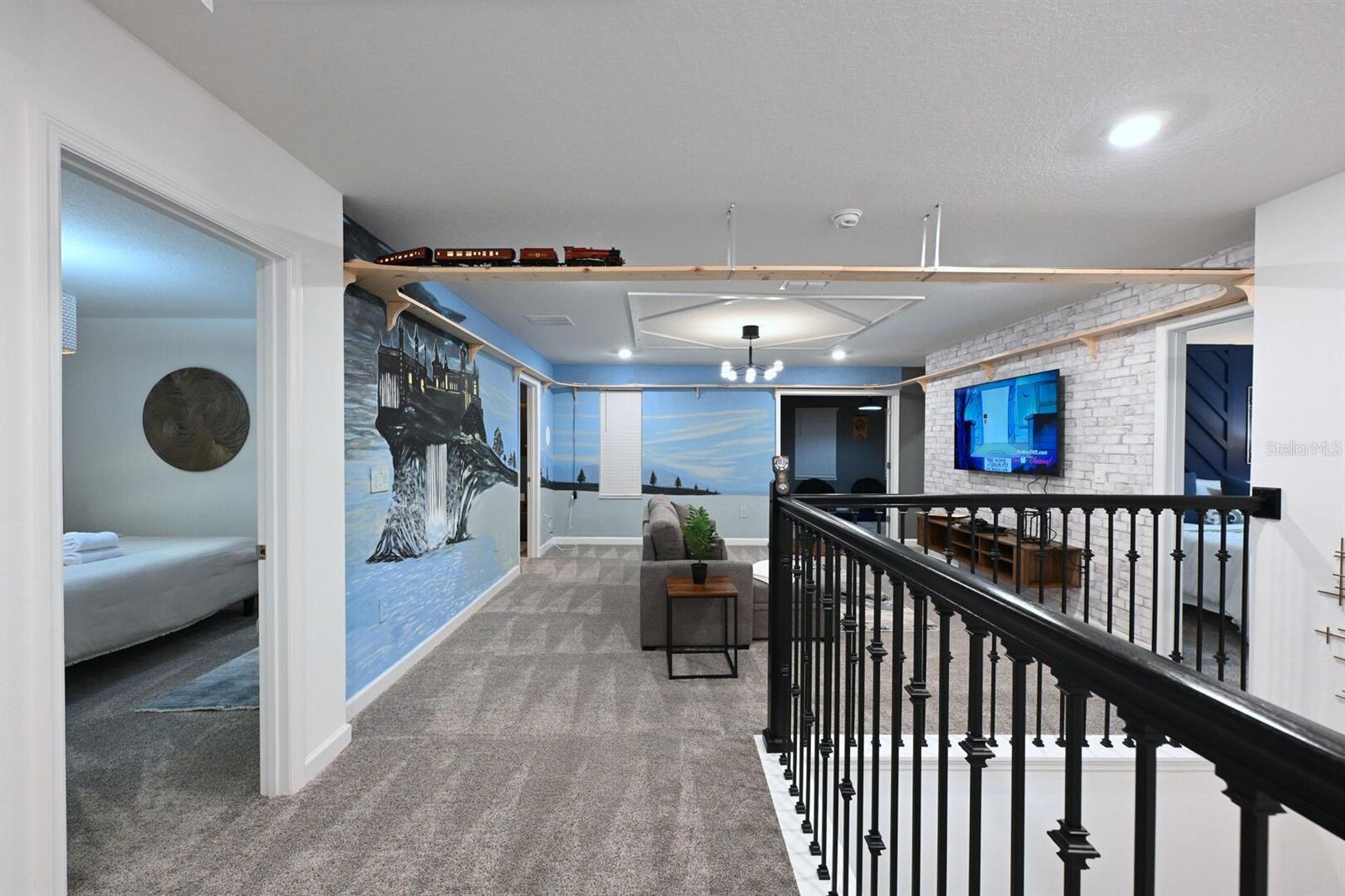 Image 43 of 100 For 2956 Penelope Loop