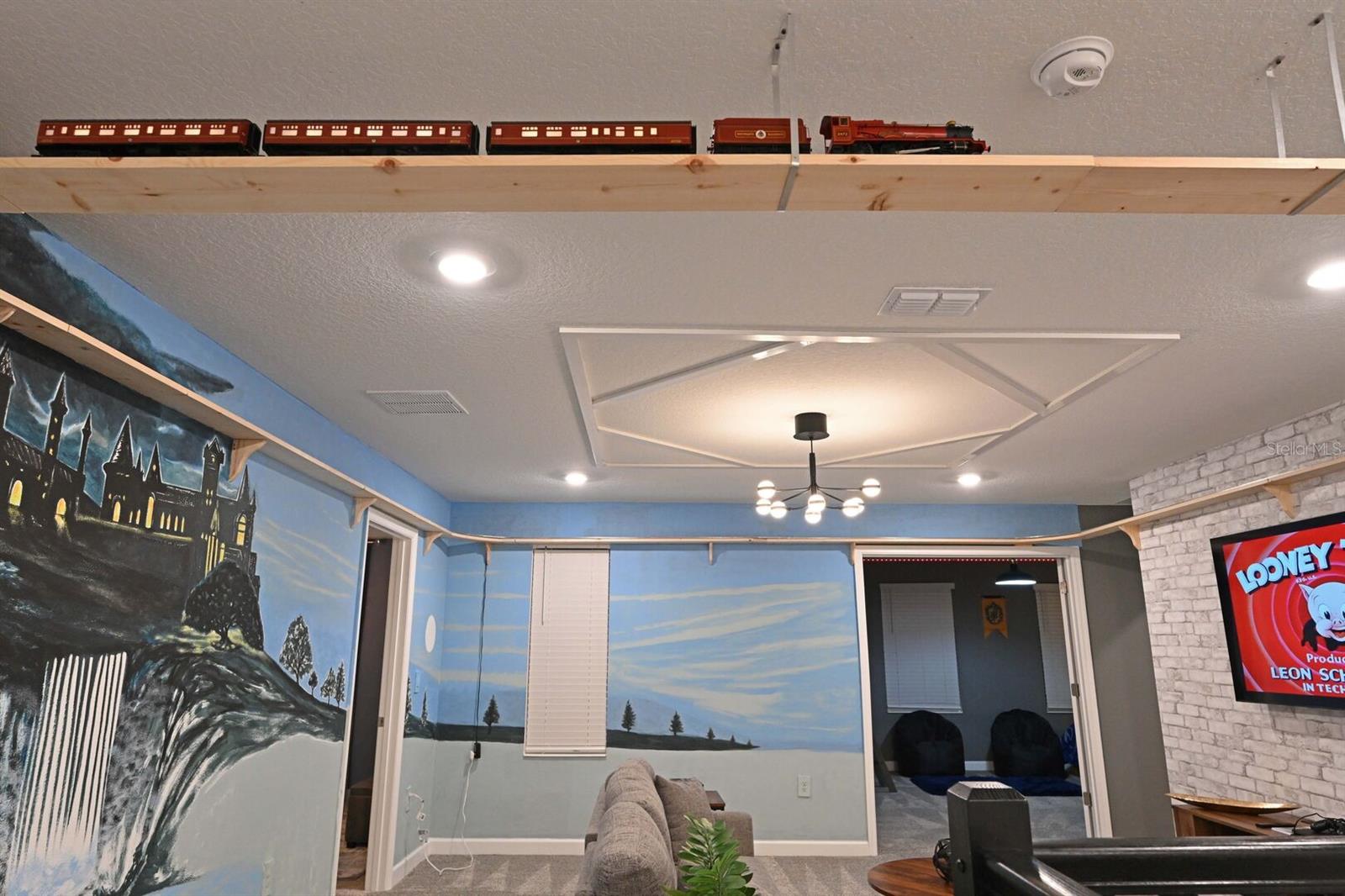 Image 45 of 100 For 2956 Penelope Loop