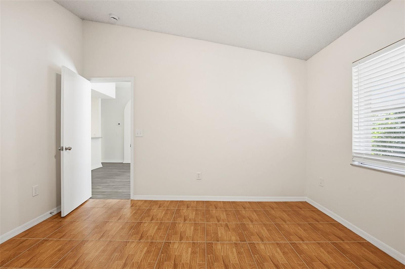 Image 26 of 37 For 305 Abigail Road