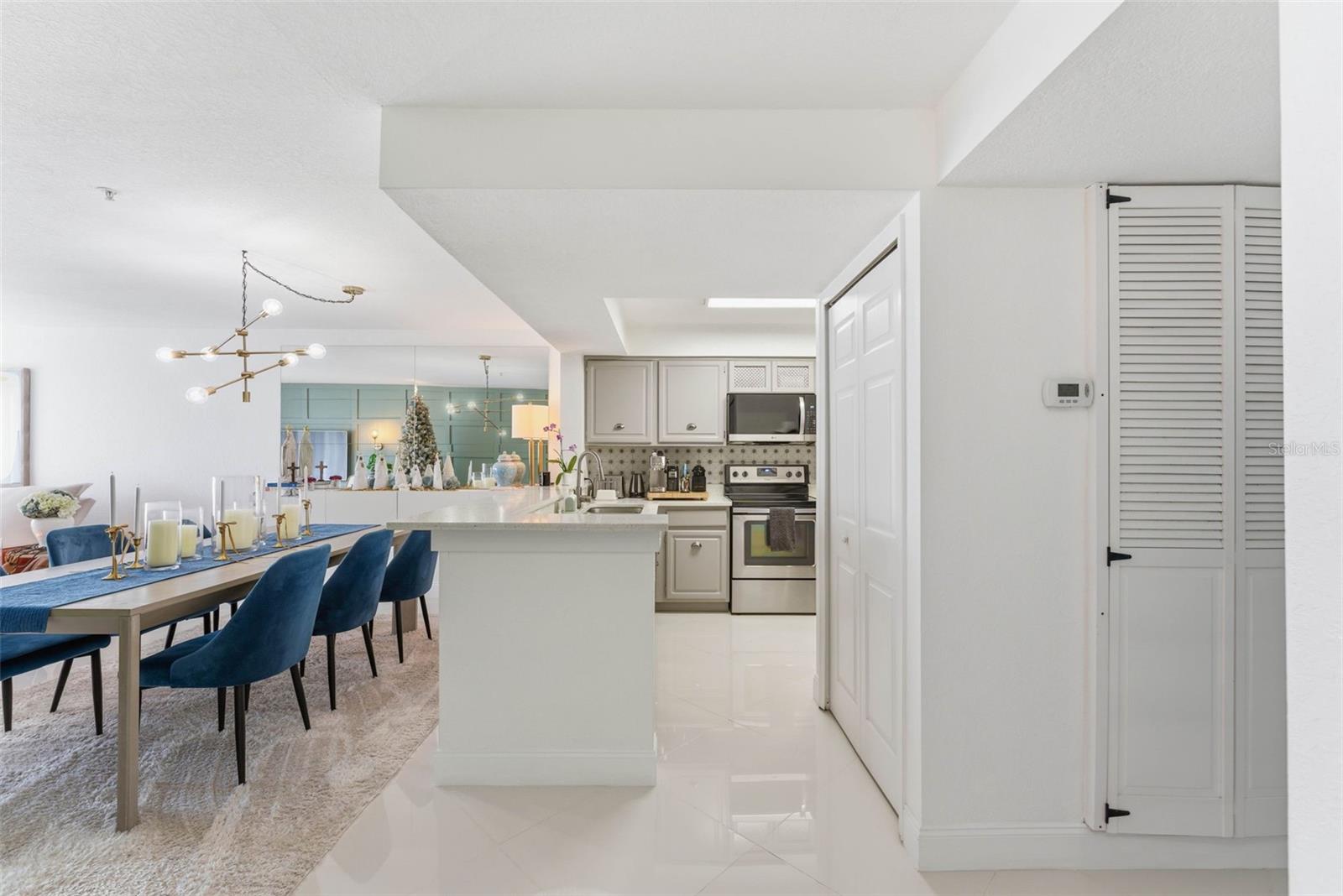 Image 14 of 40 For 13838 Fairway Island Drive S