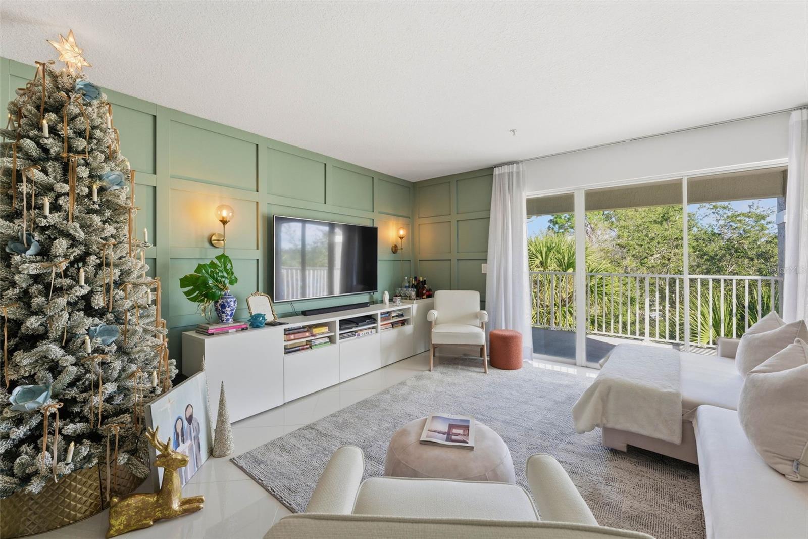 Image 19 of 40 For 13838 Fairway Island Drive S