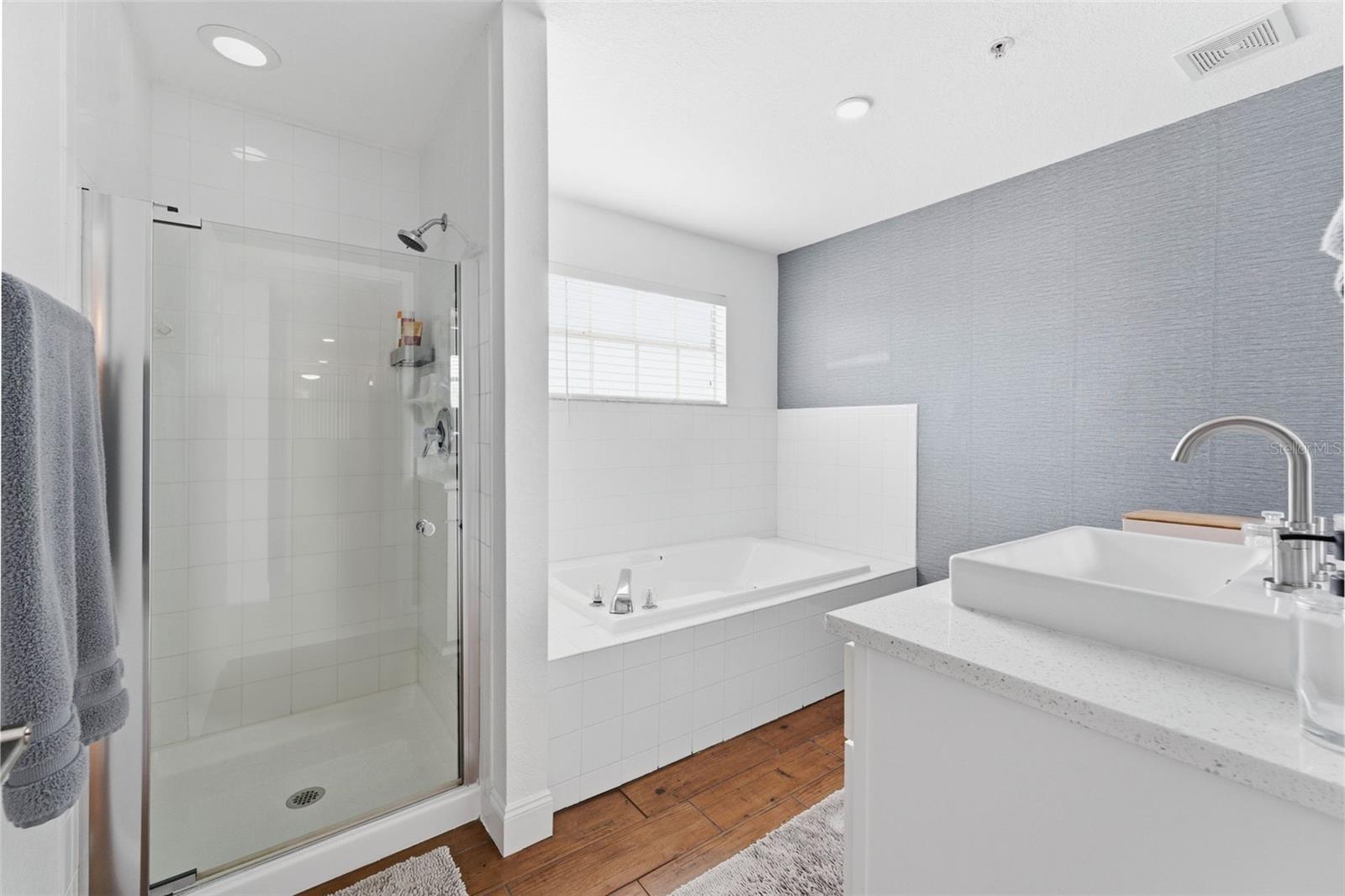 Image 34 of 40 For 13838 Fairway Island Drive S